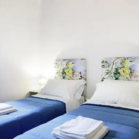 Historic Tower-house With Unique Atmosphere فلورنس