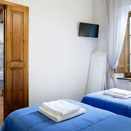 Historic Tower-house With Unique Atmosphere فلورنس