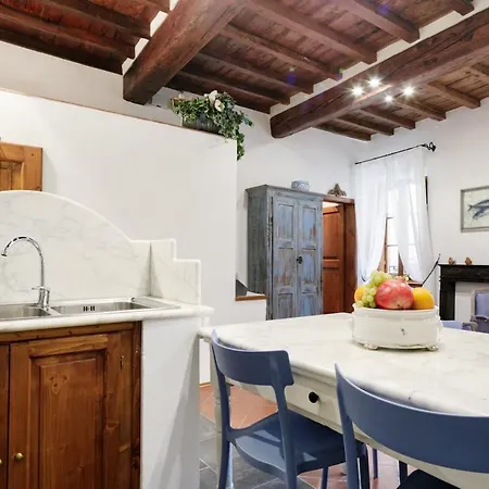 Historic Tower-house With Unique Atmosphere شقة *