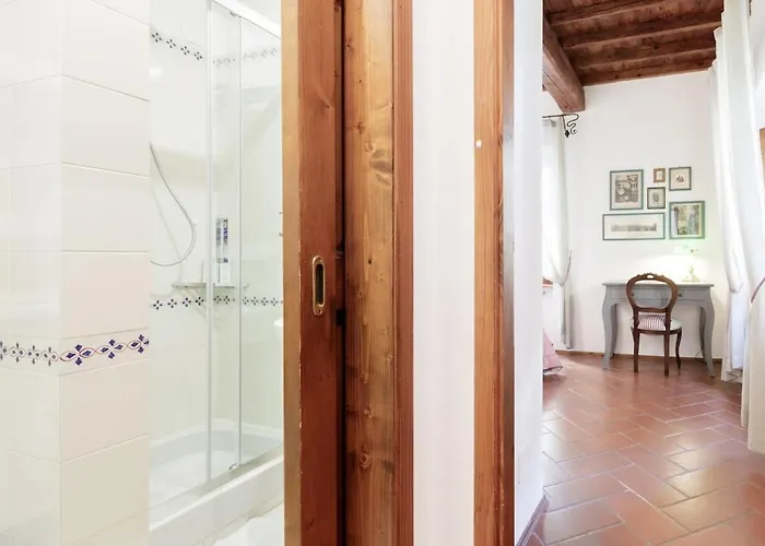 Historic Tower-house With Unique Atmosphere فلورنس